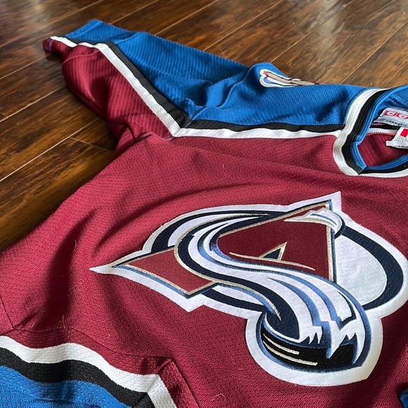 🚨RETRO COLORADO AVALANCHE JERSEY🚨 - Picture 4 of 4